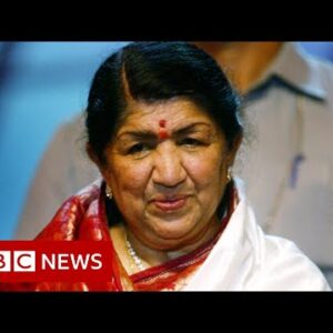 Beloved Indian singer Lata Mangeshkar dies at 92 - BBC News