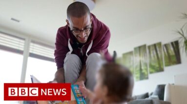 Electrical spinal implant helps paralysed man have child - BBC News
